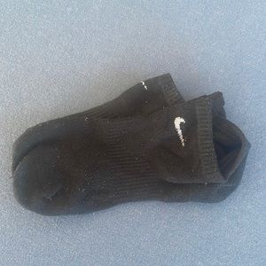PAIR OF NIKE BLACK ANKLE SOCKS